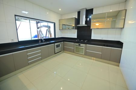 Casa para alugar com 257m², 3 quartos e 4 vagas Casa para alugar com 257m², 3 quartos e 4 vagasCozinha