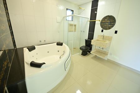 Casa para alugar com 257m², 3 quartos e 4 vagas Casa para alugar com 257m², 3 quartos e 4 vagasBanheiro da Suíte