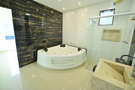 Casa para alugar com 257m², 3 quartos e 4 vagas Casa para alugar com 257m², 3 quartos e 4 vagasBanheiro da Suíte