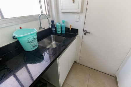 Apartamento à venda com 97m², 3 quartos e 2 vagas Apartamento à venda com 97m², 3 quartos e 2 vagasDetalhe da area de serviço