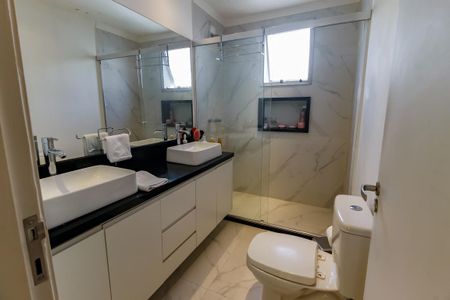 Apartamento à venda com 97m², 3 quartos e 2 vagas Apartamento à venda com 97m², 3 quartos e 2 vagasBanheiro da Suíte