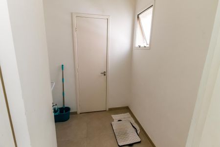 Apartamento à venda com 97m², 3 quartos e 2 vagas Apartamento à venda com 97m², 3 quartos e 2 vagasDetalhe da area de serviço - Banheiro de serviço