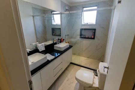 Apartamento à venda com 97m², 3 quartos e 2 vagas Apartamento à venda com 97m², 3 quartos e 2 vagasBanheiro da Suíte