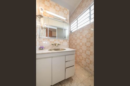 Casa à venda com 330m², 3 quartos e 2 vagasBanheiro do Quarto 2