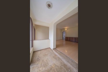 Casa à venda com 330m², 3 quartos e 2 vagasSala