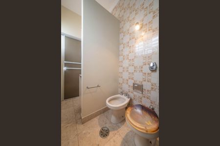 Casa à venda com 330m², 3 quartos e 2 vagasBanheiro do Quarto 2