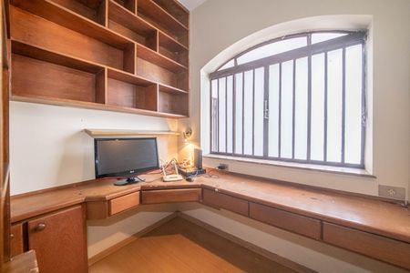 Casa à venda com 330m², 3 quartos e 2 vagasEscritório