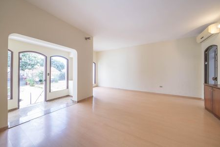 Casa à venda com 330m², 3 quartos e 2 vagasSala