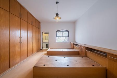 Casa à venda com 330m², 3 quartos e 2 vagasQuarto