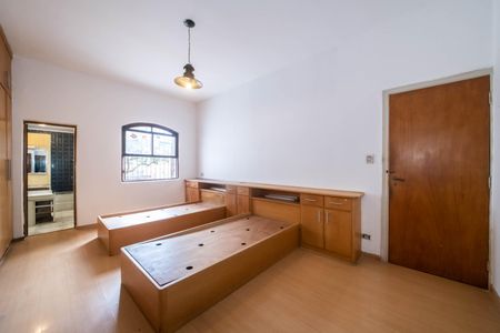 Casa à venda com 330m², 3 quartos e 2 vagasQuarto