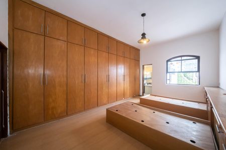 Casa à venda com 330m², 3 quartos e 2 vagasQuarto