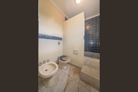 Casa à venda com 330m², 3 quartos e 2 vagasBanheiro do Quarto