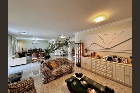 Apartamento à venda com 323m², 4 quartos e 6 vagas Apartamento à venda com 323m², 4 quartos e 6 vagasSala
