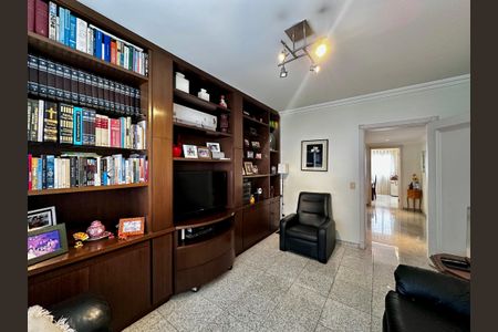 Apartamento à venda com 323m², 4 quartos e 6 vagas Apartamento à venda com 323m², 4 quartos e 6 vagasSala de Tv