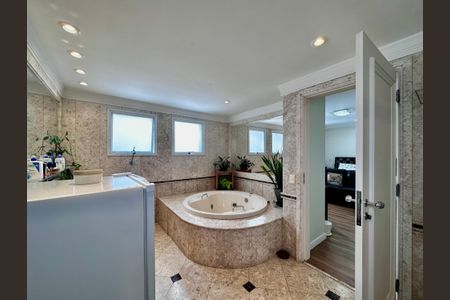 Apartamento à venda com 323m², 4 quartos e 6 vagas Apartamento à venda com 323m², 4 quartos e 6 vagasBanheiro Suíte 4