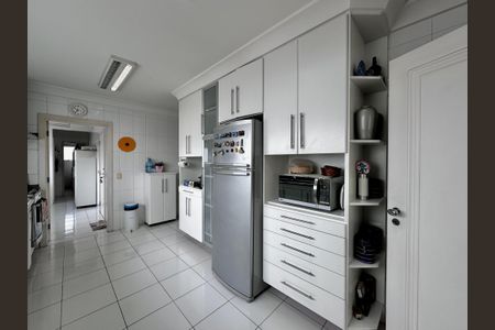 Apartamento à venda com 323m², 4 quartos e 6 vagas Apartamento à venda com 323m², 4 quartos e 6 vagasCozinha