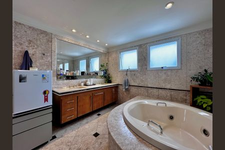 Apartamento à venda com 323m², 4 quartos e 6 vagas Apartamento à venda com 323m², 4 quartos e 6 vagasBanheiro Suíte 4