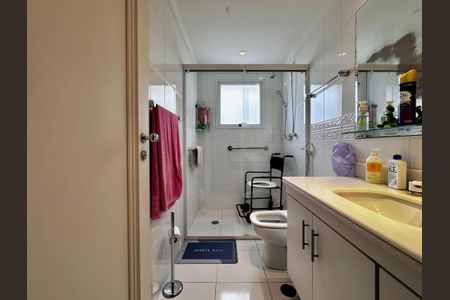 Apartamento à venda com 323m², 4 quartos e 6 vagas Apartamento à venda com 323m², 4 quartos e 6 vagasBanheiro Suíte 3