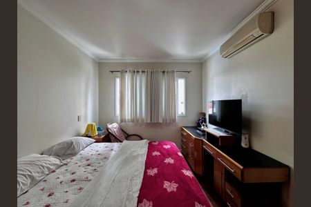 Apartamento à venda com 323m², 4 quartos e 6 vagas Apartamento à venda com 323m², 4 quartos e 6 vagasSuíte 3