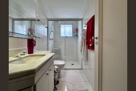 Apartamento à venda com 323m², 4 quartos e 6 vagas Apartamento à venda com 323m², 4 quartos e 6 vagasBanheiro Suíte 2