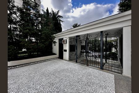 Apartamento à venda com 323m², 4 quartos e 6 vagas Apartamento à venda com 323m², 4 quartos e 6 vagasFachada