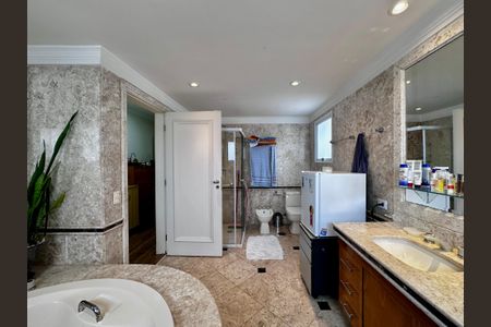 Apartamento à venda com 323m², 4 quartos e 6 vagas Apartamento à venda com 323m², 4 quartos e 6 vagasBanheiro Suíte 4