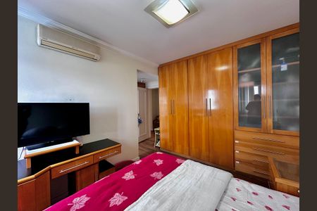 Apartamento à venda com 323m², 4 quartos e 6 vagas Apartamento à venda com 323m², 4 quartos e 6 vagasSuíte 3