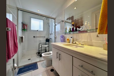 Apartamento à venda com 323m², 4 quartos e 6 vagas Apartamento à venda com 323m², 4 quartos e 6 vagasBanheiro Suíte 3