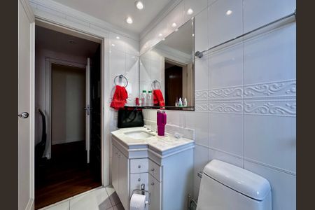 Apartamento à venda com 323m², 4 quartos e 6 vagas Apartamento à venda com 323m², 4 quartos e 6 vagasBanheiro Suíte 2