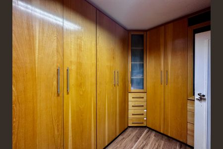 Apartamento à venda com 323m², 4 quartos e 6 vagas Apartamento à venda com 323m², 4 quartos e 6 vagasCloset Suíte 4