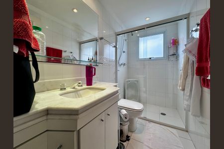 Apartamento à venda com 323m², 4 quartos e 6 vagas Apartamento à venda com 323m², 4 quartos e 6 vagasBanheiro Suíte 2