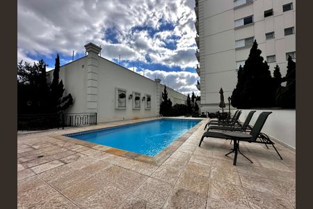 Apartamento à venda com 323m², 4 quartos e 6 vagas Apartamento à venda com 323m², 4 quartos e 6 vagasPiscina