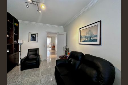 Apartamento à venda com 323m², 4 quartos e 6 vagas Apartamento à venda com 323m², 4 quartos e 6 vagasSala de Tv