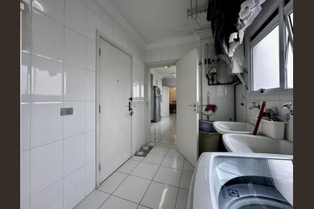 Apartamento à venda com 323m², 4 quartos e 6 vagas Apartamento à venda com 323m², 4 quartos e 6 vagasÁrea de Serviço