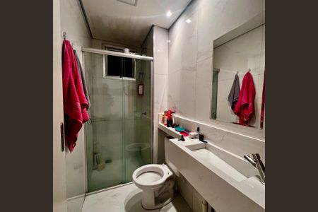 Banheiro de apartamento para alugar com 2 quartos, 70m² em Monte Castelo, Contagem