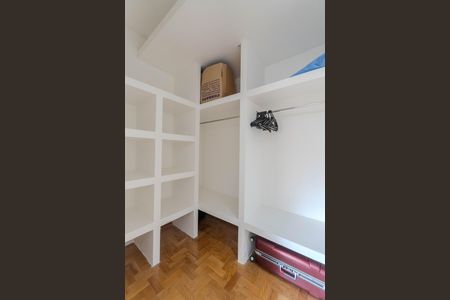 Apartamento à venda com 266m², 3 quartos e 1 vagaCloset da suíte 2