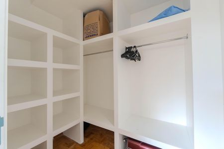 Apartamento à venda com 266m², 3 quartos e 1 vagaCloset da suíte 2