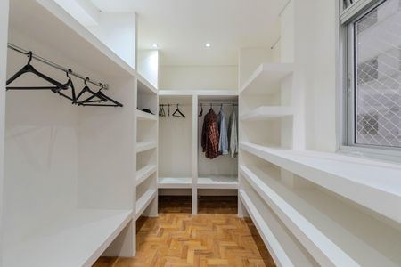 Apartamento à venda com 266m², 3 quartos e 1 vagaCloset da suíte 3