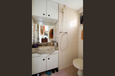 Apartamento à venda com 110m², 2 quartos e 2 vagasBanheiro de Serviço