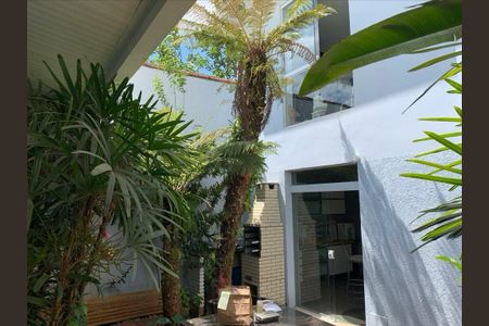 Casa à venda com 253m², 3 quartos e 3 vagas