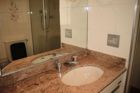 Apartamento à venda com 300m², 4 quartos e 4 vagasBanheiro da Suíte 1