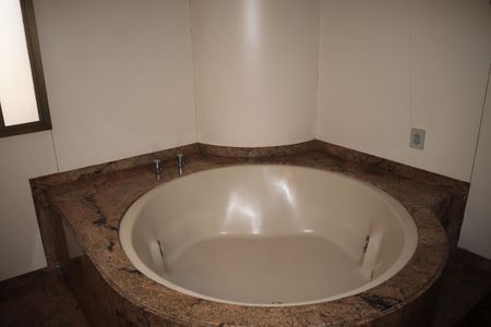 Apartamento à venda com 300m², 4 quartos e 4 vagasBanheiro