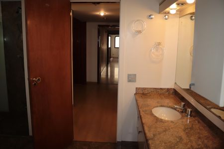 Apartamento à venda com 300m², 4 quartos e 4 vagasBanheiro
