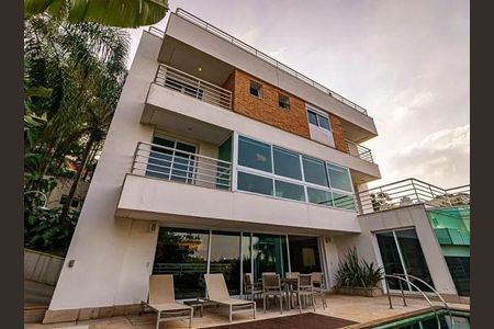 Casa à venda com 627m², 4 quartos e 4 vagas