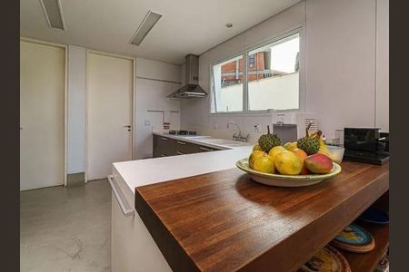Casa à venda com 627m², 4 quartos e 4 vagas