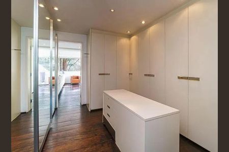 Casa à venda com 627m², 4 quartos e 4 vagas