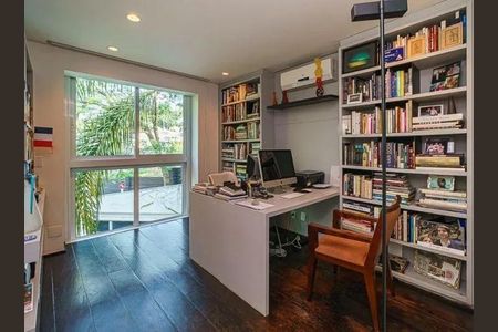Casa à venda com 627m², 4 quartos e 4 vagas