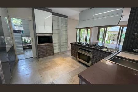 Casa à venda com 348m², 3 quartos e 4 vagas