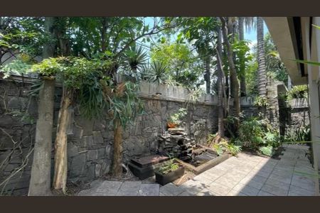 Casa à venda com 348m², 3 quartos e 4 vagas