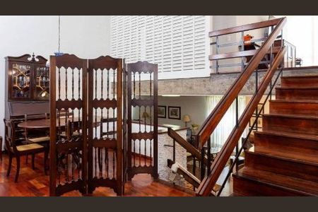 Casa à venda com 381m², 4 quartos e 4 vagas